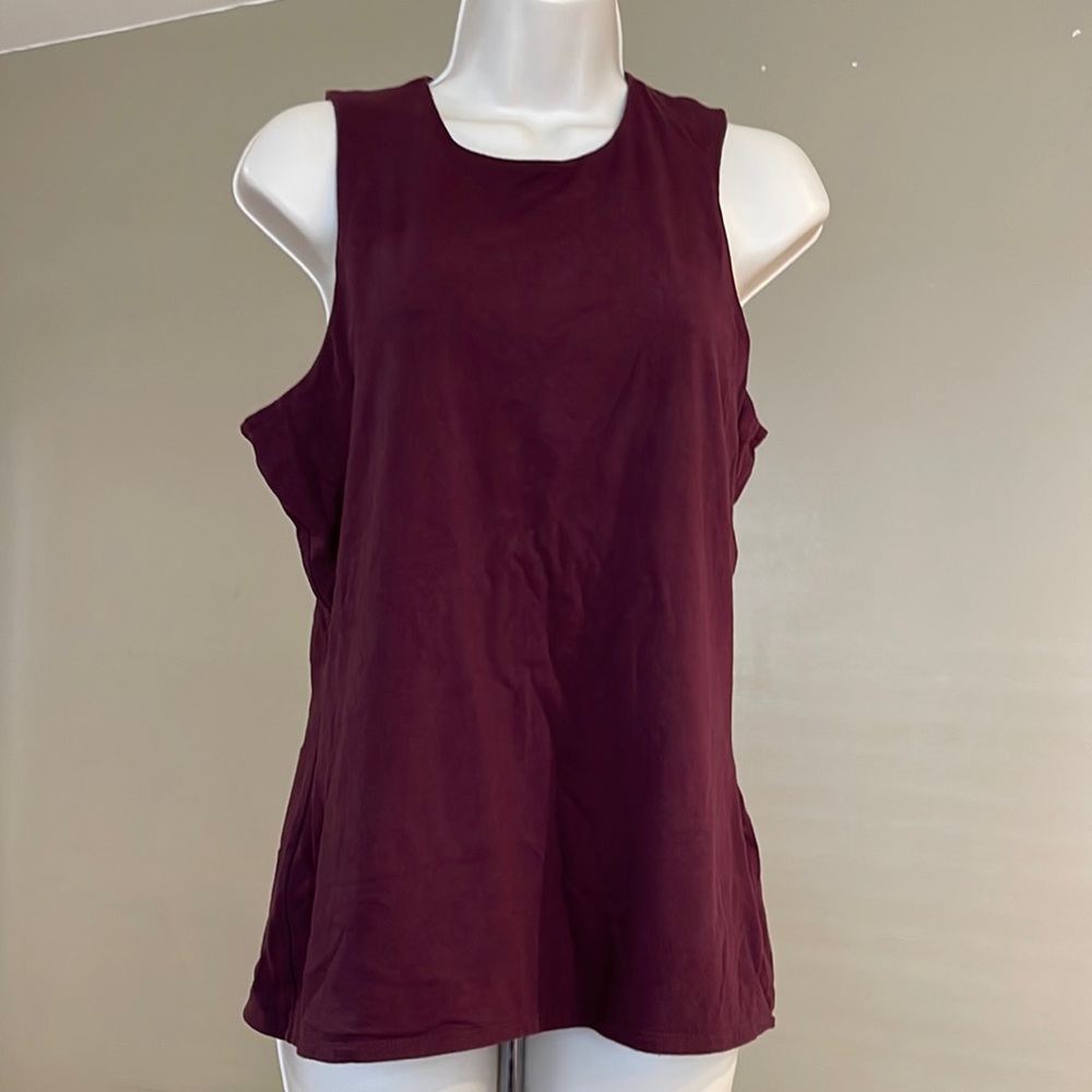 Women’s sleeveless Top
